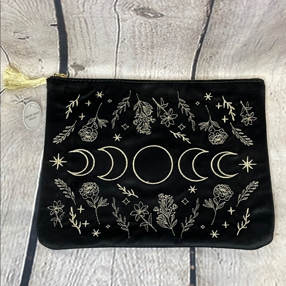 NWT Eccolo Moon & Floral Embroidered Deluxe Velvet Pouch - Black & Gold